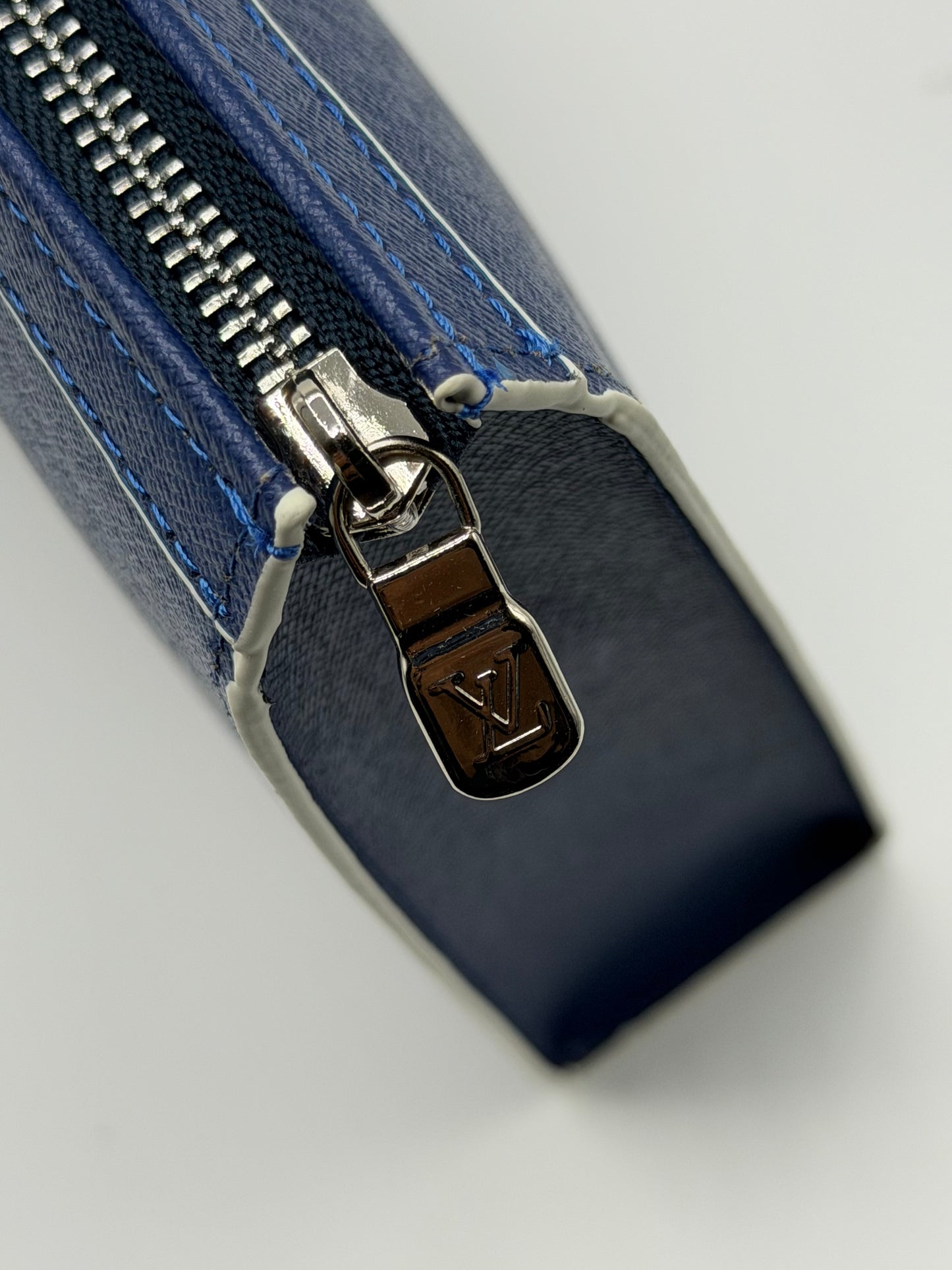 LV Mens hand pouch